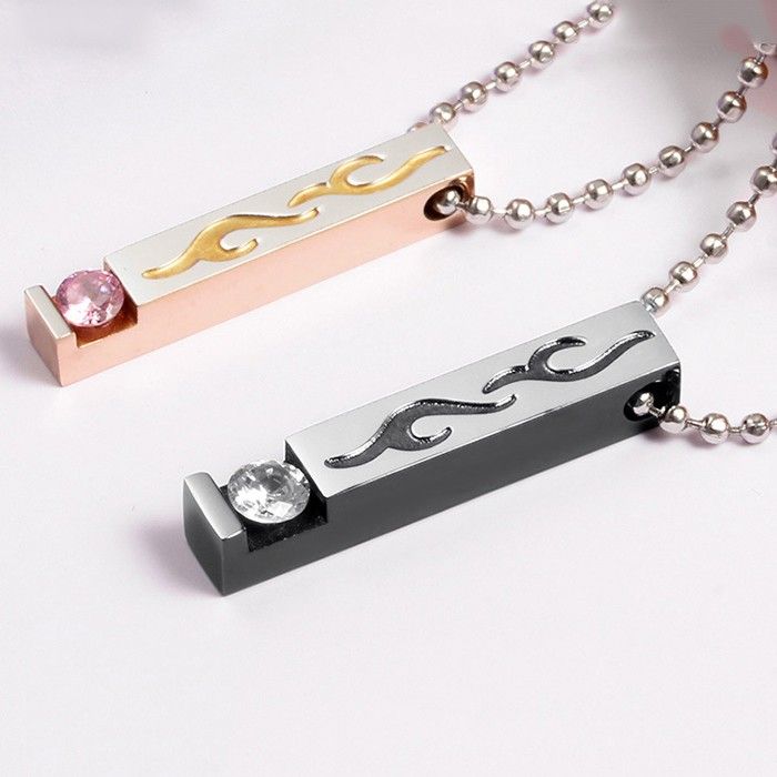 Collier D'amant Incrusté De Zircon Cubique En Acier Inoxydable En Forme De Feu Exquis