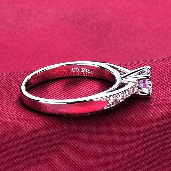 0.39 Carat Simulé Bague De Fiançailles / Mariage / Promesse De Diamant Pour Elle