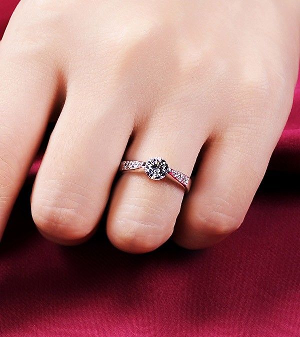 0.6 Carat Simulé Bague De Fiançailles / Mariage / Promesse De Diamant Pour Elle