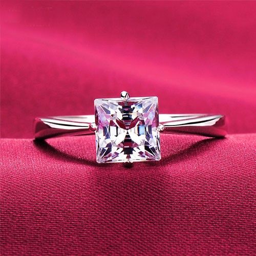 1.0ct Bague De Fiançailles En Zircone Cubique Taille Princesse Pour Femme Avec Style À 4 Griffes En Argent Sterling 925