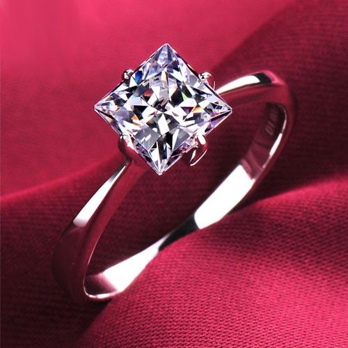 1.0ct Bague De Fiançailles En Zircone Cubique Taille Princesse Pour Femme Avec Style À 4 Griffes En Argent Sterling 925