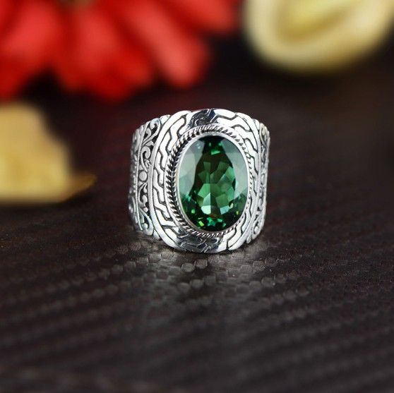 Atmosphère Élégante Creuse Sculptée S925 Bague Large En Pierre Incrustée D'argent