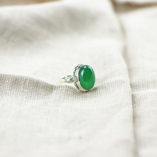 Bague De Calcédoine Verte Naturelle Incrustée D'argent Noble S925 Haut De Gamme