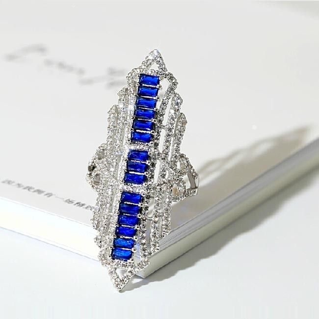 Bague De Cocktail Hyperbole Incrustée De Zircon Bleu À La Mode De Style Européen