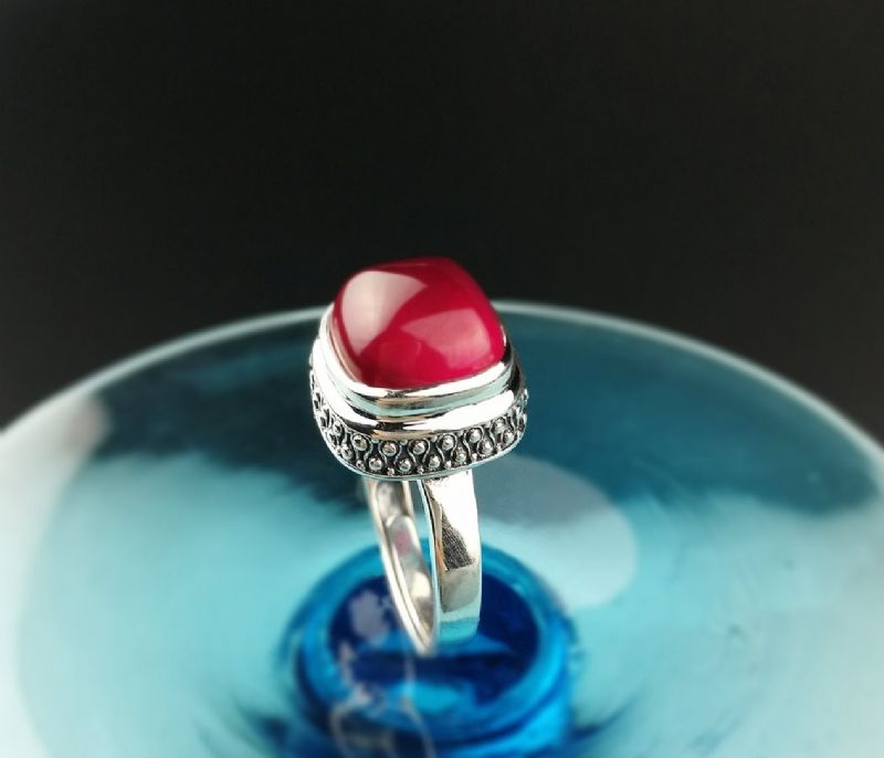 Bague De Dame En Argent Sterling Avec Corindon Rouge Avec Motif Original En Argent Sterling