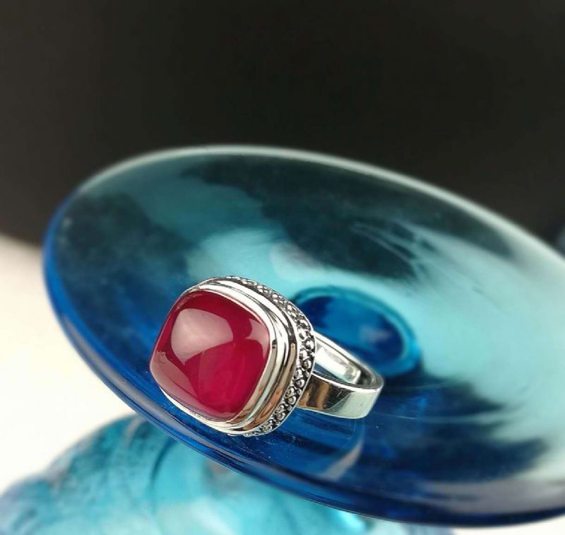 Bague De Dame En Argent Sterling Avec Corindon Rouge Avec Motif Original En Argent Sterling