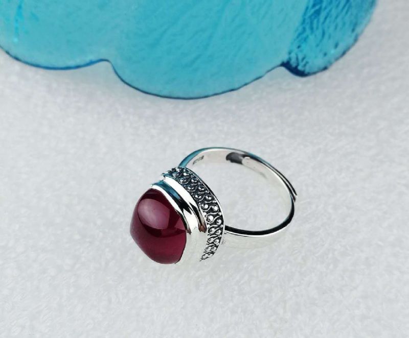 Bague De Dame En Argent Sterling Avec Corindon Rouge Avec Motif Original En Argent Sterling