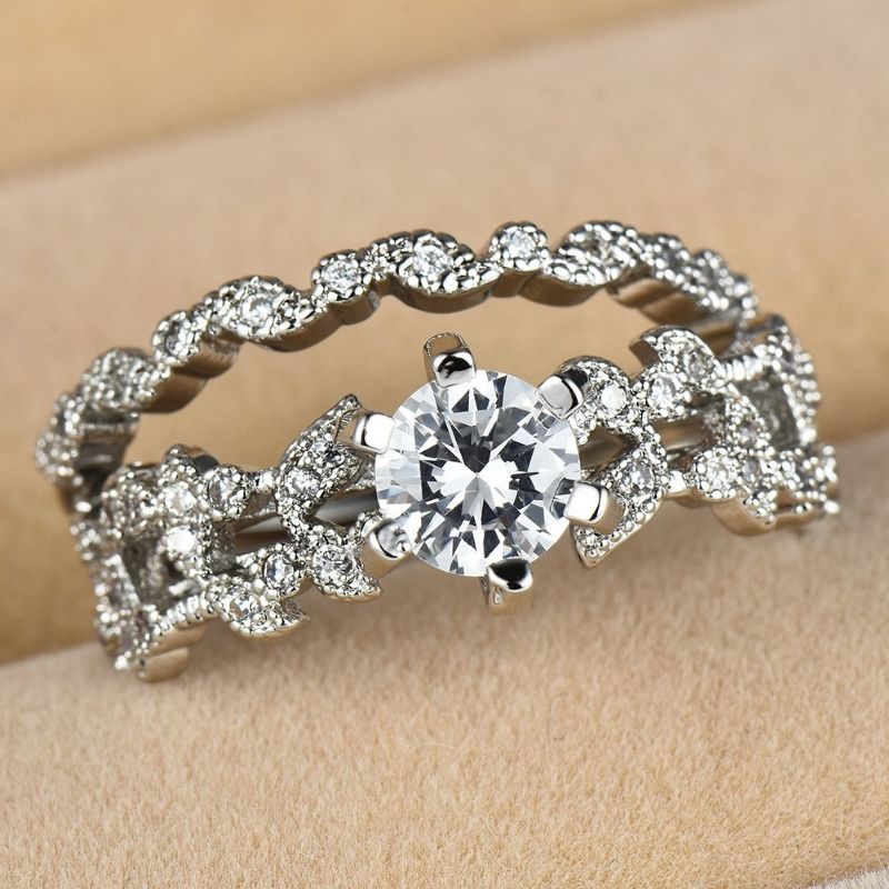 Bague De Dame En Argent Sterling À Six Griffes Et Diamants Ronds Blancs De Style Feuille