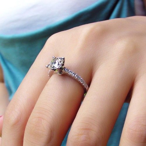 Bague Pour Femme Plaquée Platine En Argent Sterling 925 Avec Zircone Cubique De 1.15 Ct À 4 Griffes