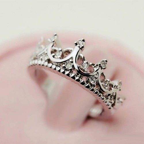 Bague Pour Femmes Vintage Cutout Crown Design Cubic Zirconia