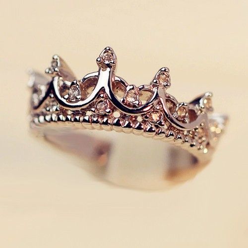 Bague Pour Femmes Vintage Cutout Crown Design Cubic Zirconia