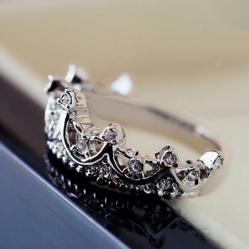 Bague Pour Femmes Vintage Cutout Crown Design Cubic Zirconia