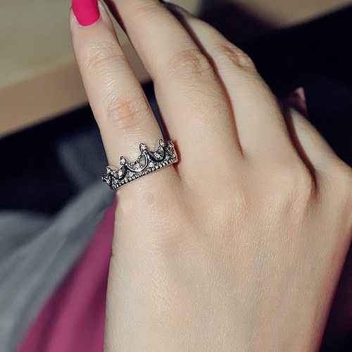 Bague Pour Femmes Vintage Cutout Crown Design Cubic Zirconia