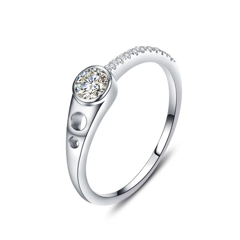 Bague De Fiançailles En Argent Sterling 925 Avec Incrustation De Simulation CZ De Conception Exclusive