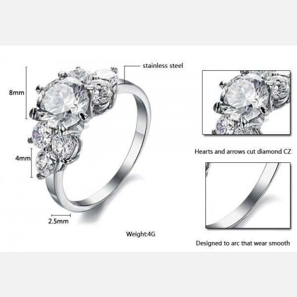 Bague De Fiançailles Classique En Acier Titane Saphir Créé Avec Scintillement Rond