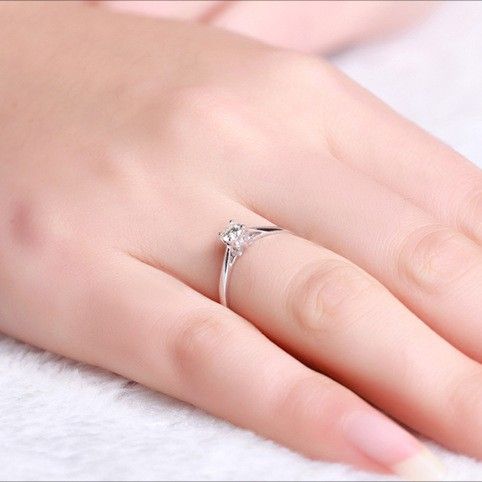 Bague De Fiançailles CZ Incrustée En Argent Sterling 925 Plaqué Or Simple Discret