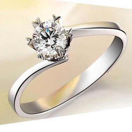 Bague De Fiançailles CZ Incrustée De Six Griffes En Forme De Coeur Exquis À La Mode