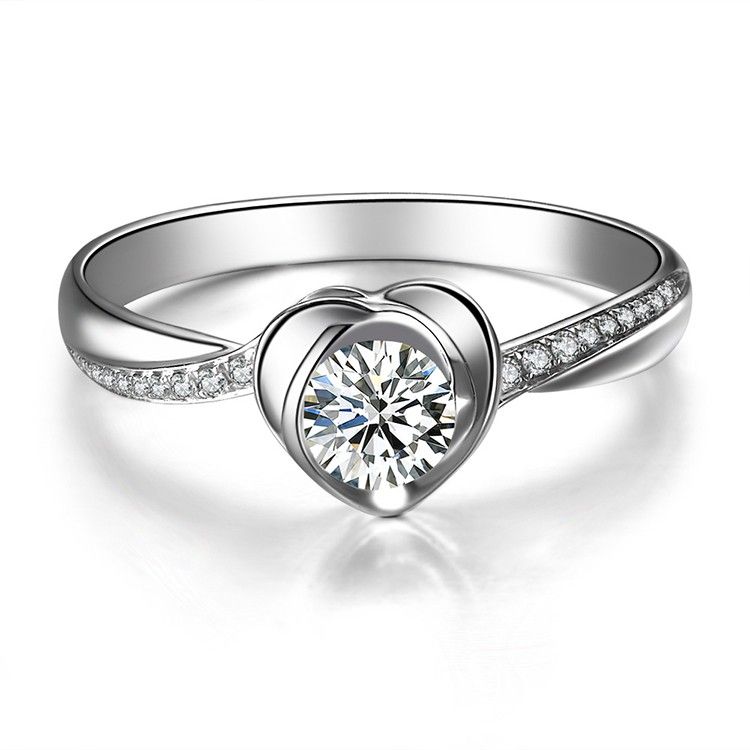 Bague De Fiançailles Élégante Avec Des Pétales De Rose En Forme De Coeur 0.5 Ct En Zircone Cubique