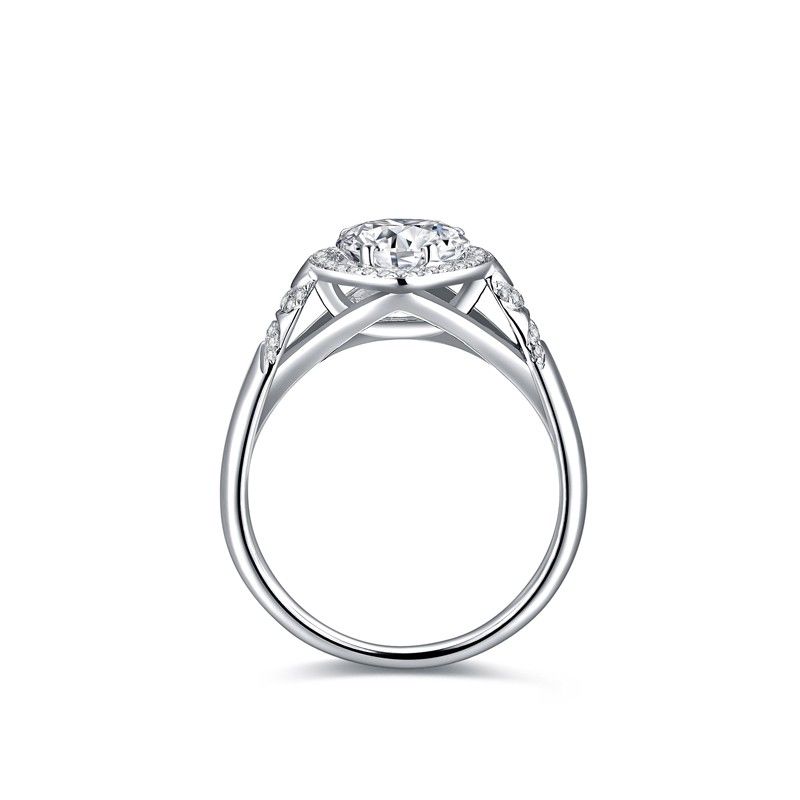 Bague De Fiançailles Incrustée De Groupe De Luxe En Or Blanc 18 Carats En Forme De Coeur Avec Diamants