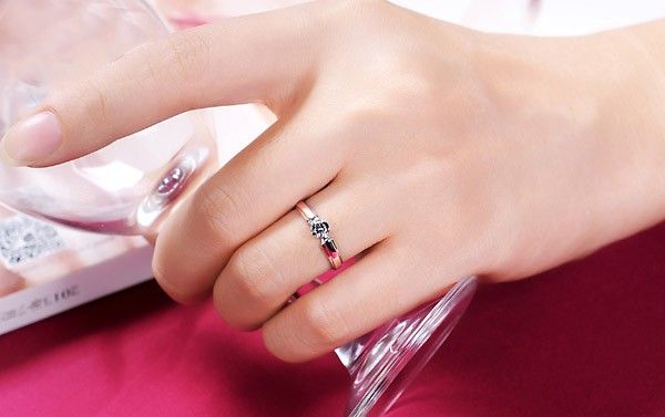 Bague De Fiançailles / Mariage / Promesse En Diamant Simulé De 0.2 Carat Pour Elle