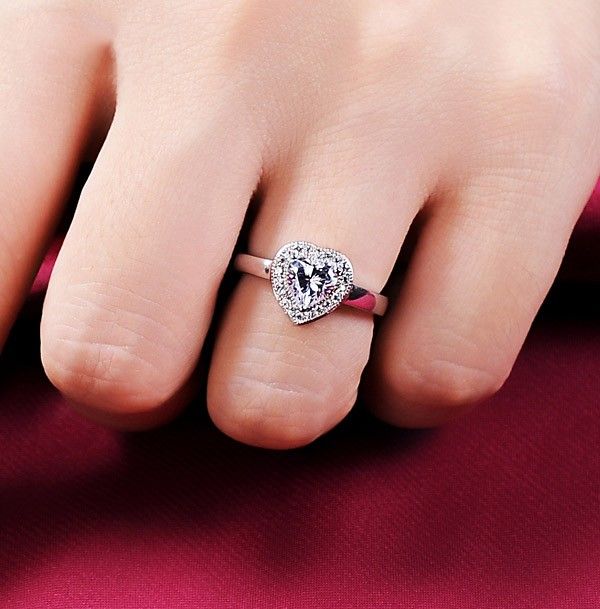 Bague De Fiançailles / Mariage / Promesse En Diamant Simulé De 0.6 Carat Pour Elle