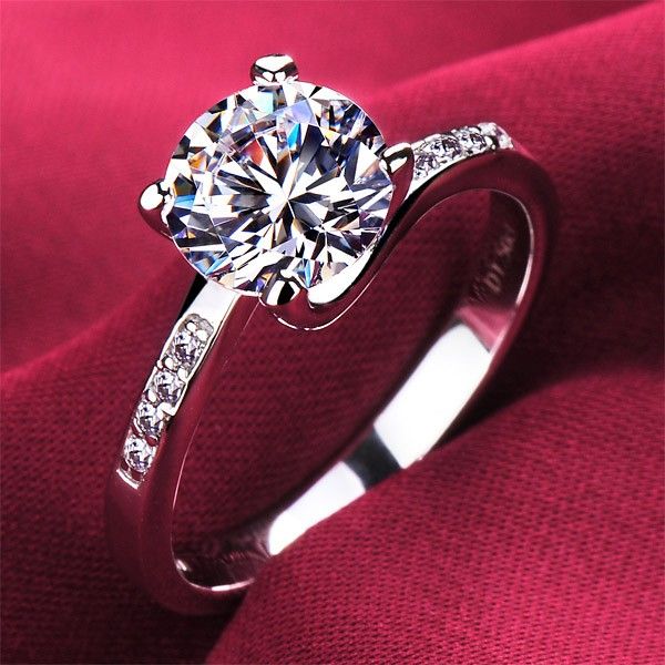 Bague De Fiançailles / Mariage / Promesse De Diamant Simulé De 1.5 Carat Pour Elle