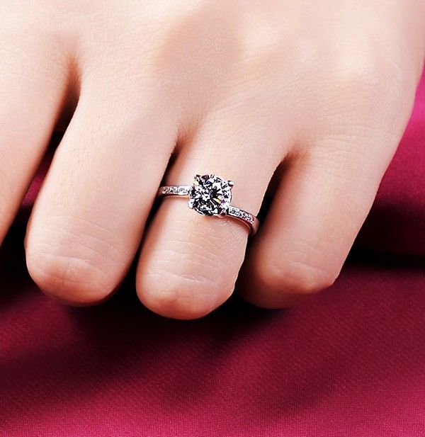 Bague De Fiançailles / Mariage / Promesse De Diamant Simulé De 1.5 Carat Pour Elle