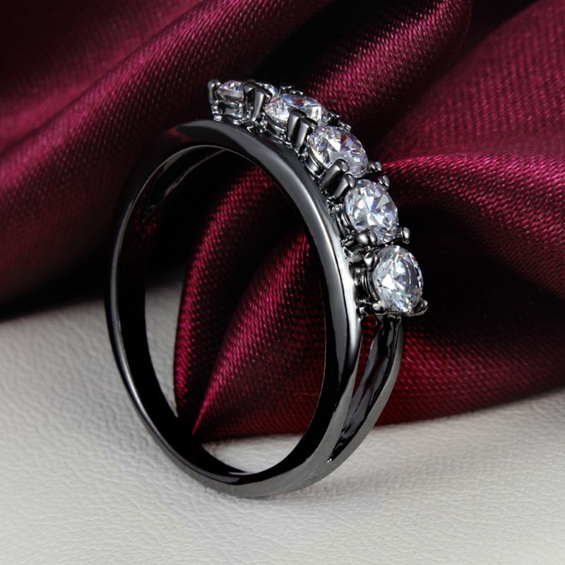 Bague De Fiançailles En Or Noir Atmosphérique Simple De Vente Chaude