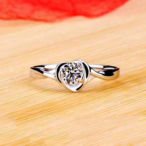 Bague De Fiançailles Plaquée Platine CZ En Forme De Coeur En Argent Sterling 925