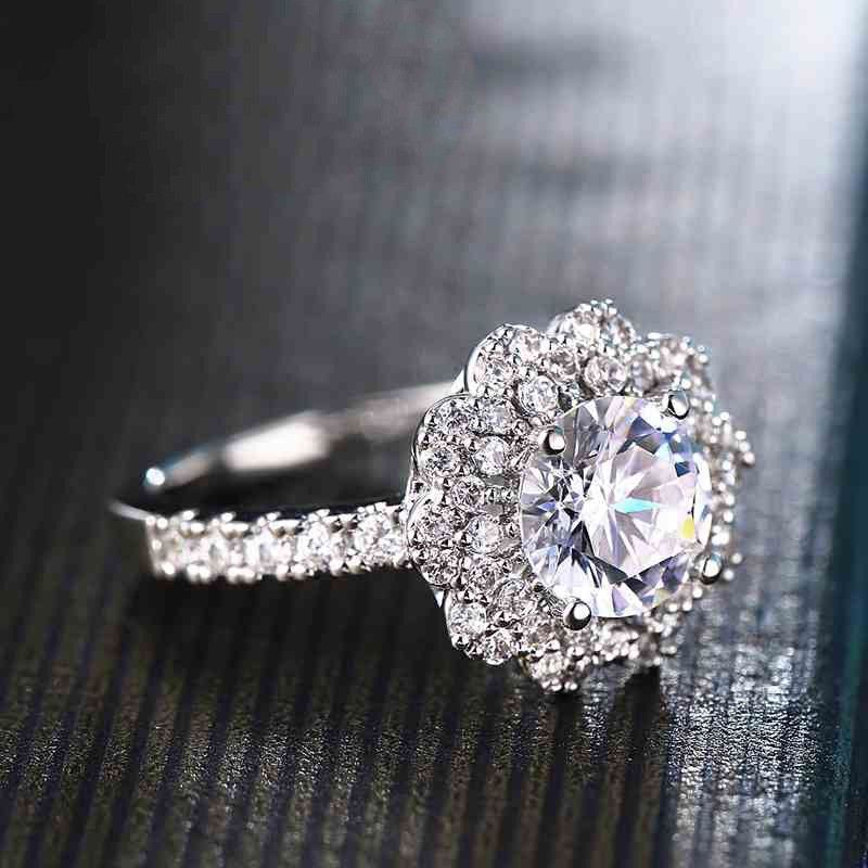 Bague De Fiançailles En Zircon Cubique Brillant Incrusté D'argent De Luxe Élégant