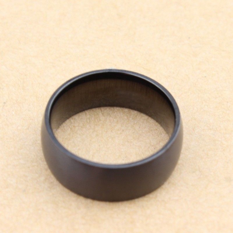 Bague Pour Hommes En Acier Au Titane À Mouture Fine Noire Fraîche