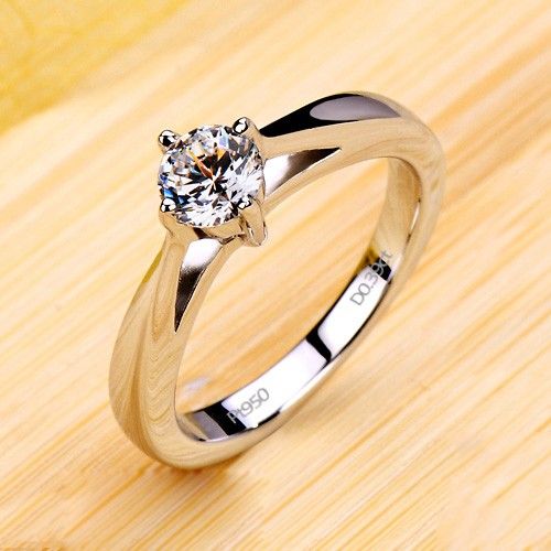 Bague De Mariage En Diamant Brillant Solitaire De Conception Unique