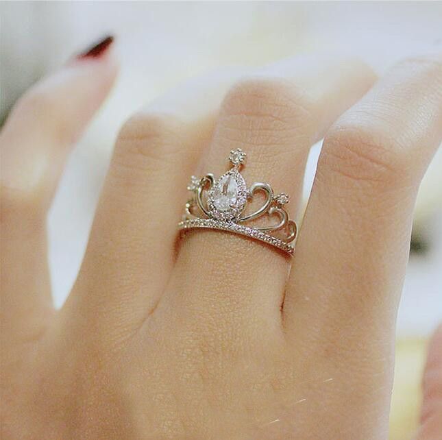 Bague À La Mode Pour Dame En Forme De Couronne De Diamants