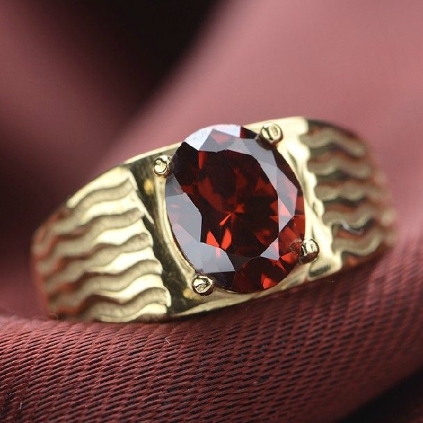 Bague De Pierres Précieuses Rouges En Acier Au Titane Avec Remplissage D'or