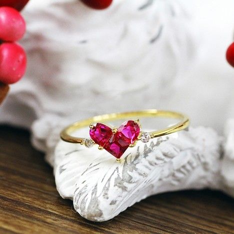 Belle Bague De Fiançailles En Forme De Coeur Avec Trois Zircones Cubiques