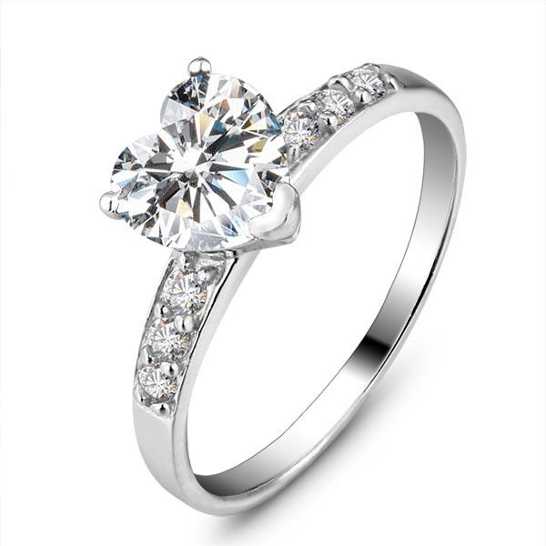 Charm En Vedette Bague De Fiançailles CZ En Forme De Coeur Incrustée En Argent Sterling 925