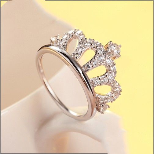 Couronne Classique De Qualité De Luxe S925 En Argent Avec Bague De Fiançailles En Zircone Cubique