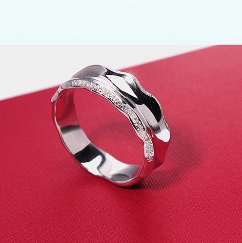 Large Bague De Fiançailles À Zircon Cubique Incrustée D'argent De Mode Dominatrice