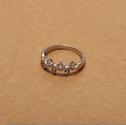 S925 Bague Pour Femme En Argent Avec Lignes Courbes Romantiques Avec Six CZ