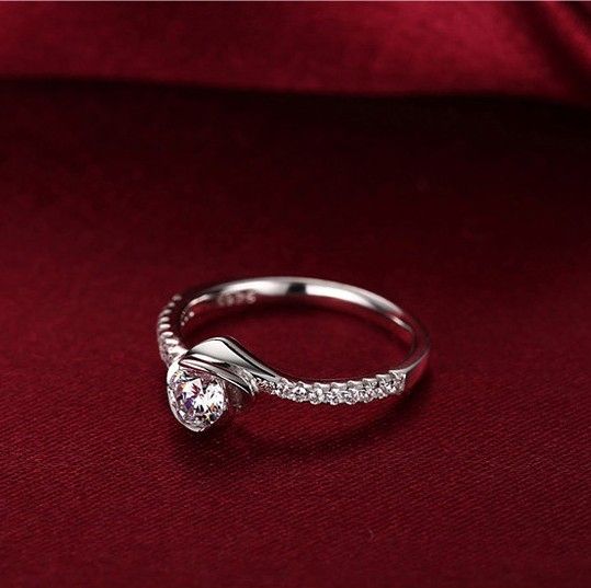 S925 Bague De Fiançailles CZ Parfait Incrustée De Rhodium Incrusté D'argent