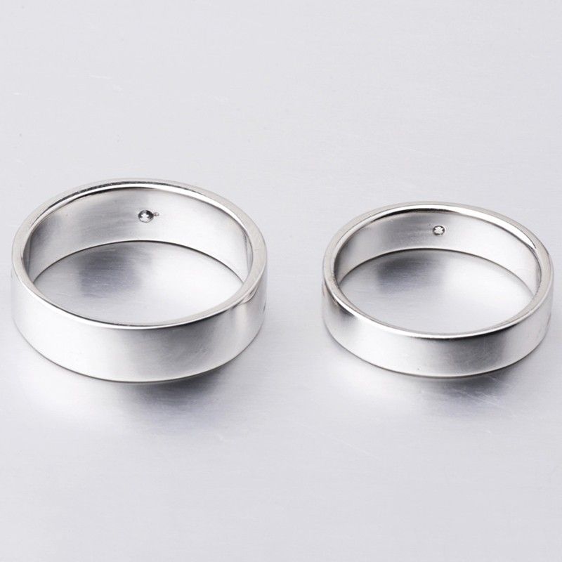 Style Simple À La Mode En Argent Sterling 925 Avec Anneaux De Couple En Zircon Cubique Plaqué Or Blanc (prix Pour Une Paire)