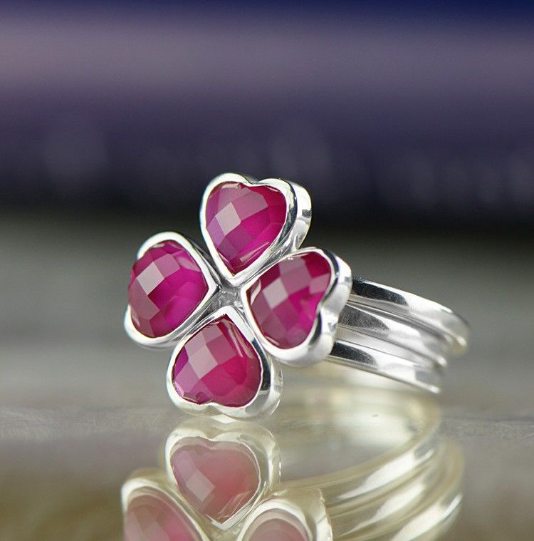 Temperament Lucky Clover S925 Bague En Corindon Rouge Incrustée D'argent