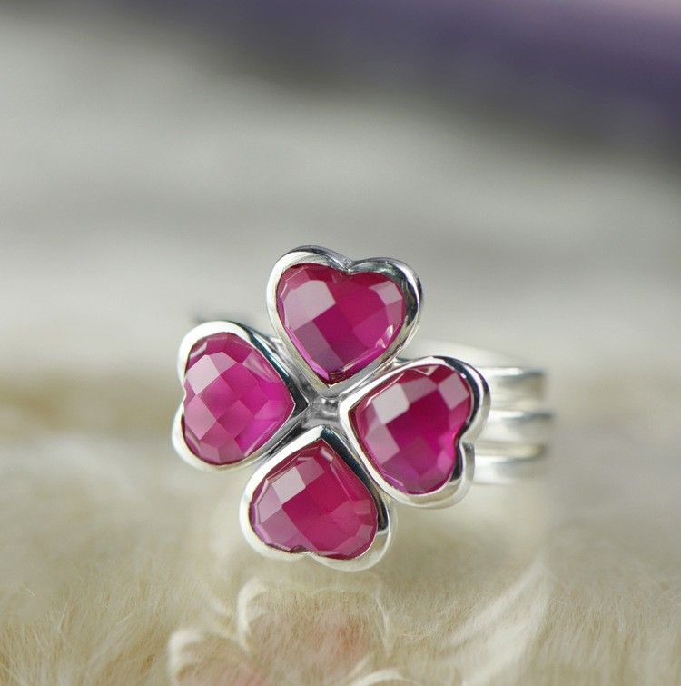 Temperament Lucky Clover S925 Bague En Corindon Rouge Incrustée D'argent