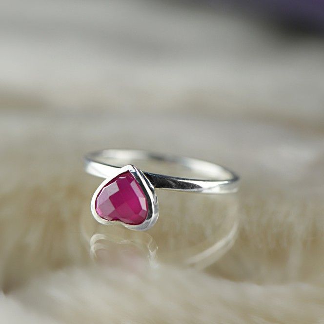 Temperament Lucky Clover S925 Bague En Corindon Rouge Incrustée D'argent