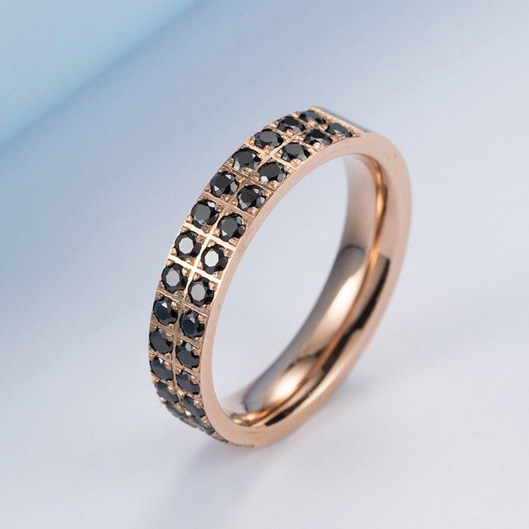 Vente Chaude Incrustée De Diamants Noirs Bague Homme En Acier Titane Bague Femme