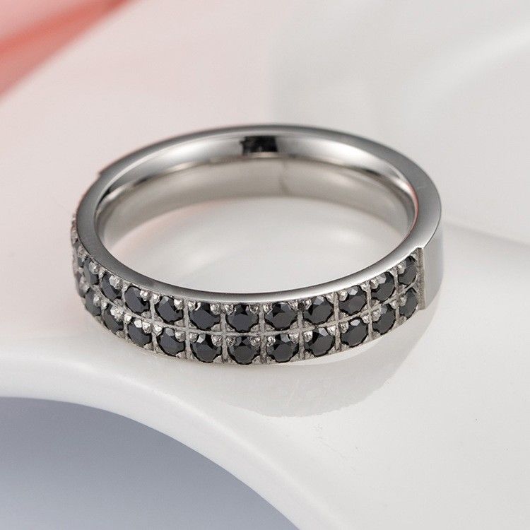 Vente Chaude Incrustée De Diamants Noirs Bague Homme En Acier Titane Bague Femme