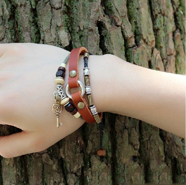 Ceinture En Cuir De Mode Rétro Et Bracelet D'amoureux De Perles (prix Pour Une Paire)