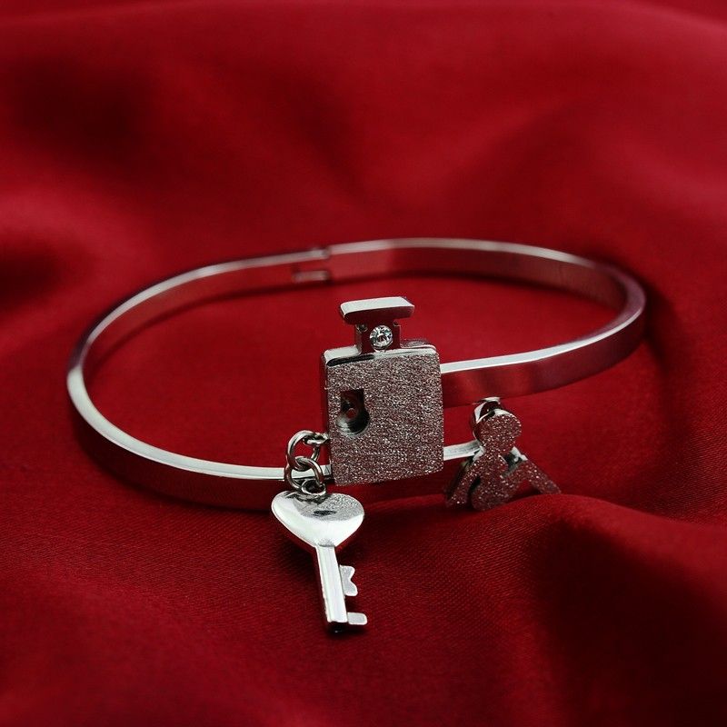 Nouveau Design Romantique Polonais Terne Pour Toujours Love Lock & Key Lover's Titanium Bracelets (prix Pour Une Paire)